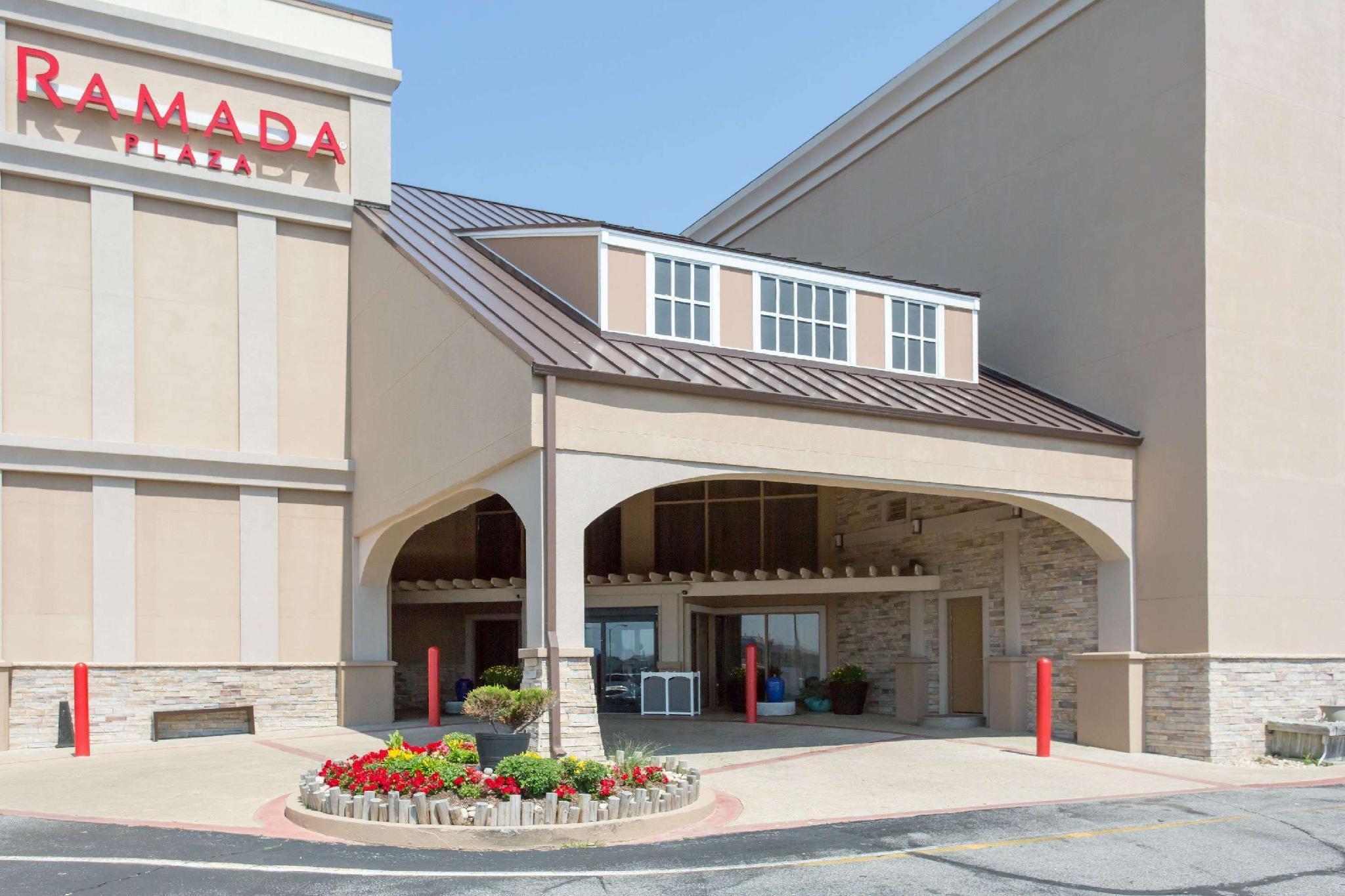 Ramada Plaza By Wyndham Nags Head Oceanfront Hotel Kill Devil Hills Exterior photo