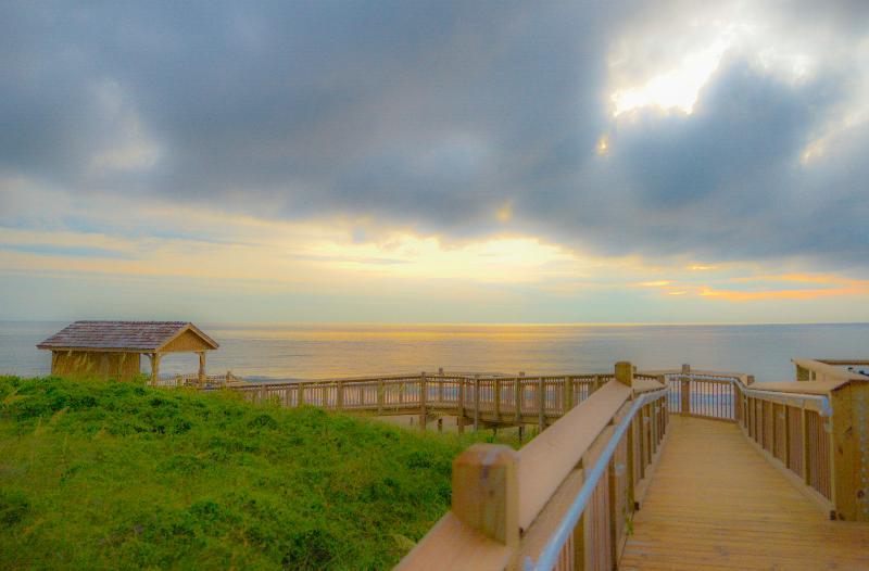 Ramada Plaza By Wyndham Nags Head Oceanfront Hotel Kill Devil Hills Exterior photo